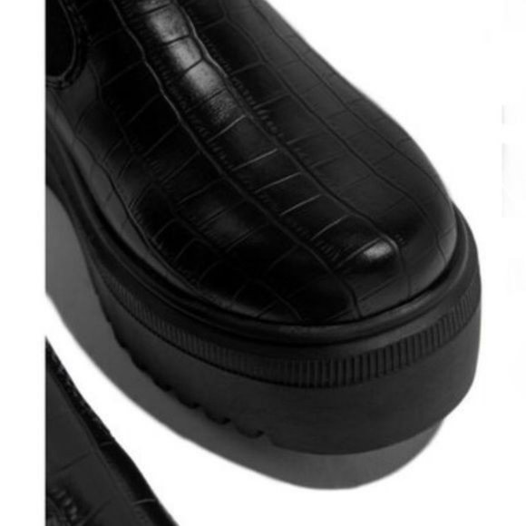 Black Embossed Croc Pull On Chelsea Lug Sole Boots - Picture 2 of 5